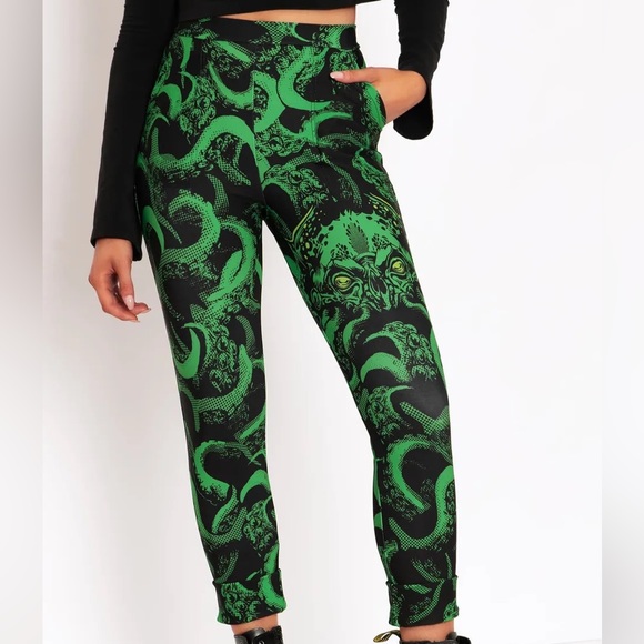 Blackmilk “CTHULHU CUFFED PANTS” Size Medium M NWT Tentacles H.P. Lovecraft - Picture 5 of 16